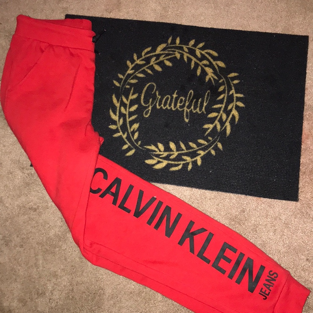 ⭐️ CALVIN KLEIN RED JOGGERS- Like new 🏷